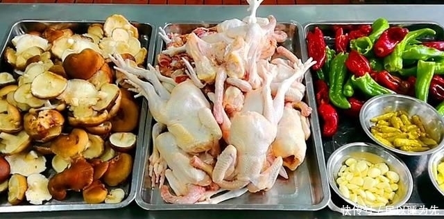 下入锅中|淮扬菜大厨改良员工餐将香菇烧鸡这么做,鲜香微辣,开胃下饭