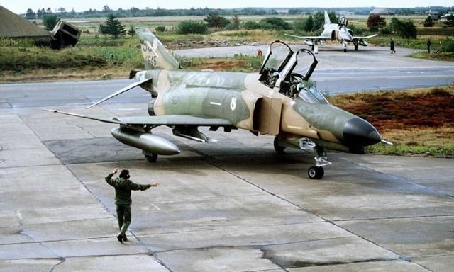  功率|歼20双座版十分必要：两个人换着开不累，多一个人还能指挥无人机