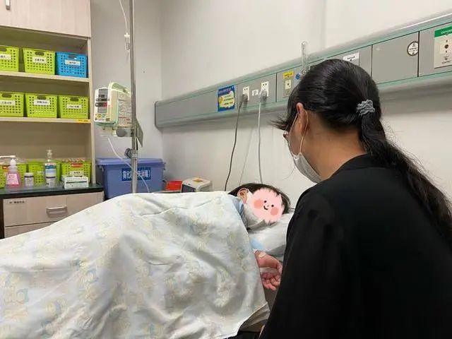  妹妹|一年药费要200万，大学老师卖房替女儿看病：“就当它是世界上最贵的糖”