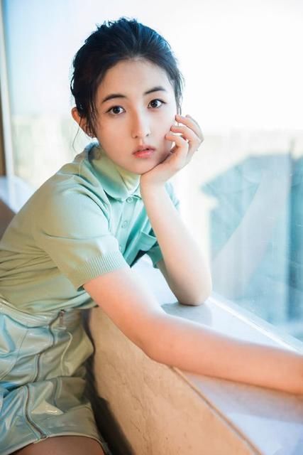  一旁|《向往的生活》私服大放送，网友：还是黄磊一旁的她最亮眼