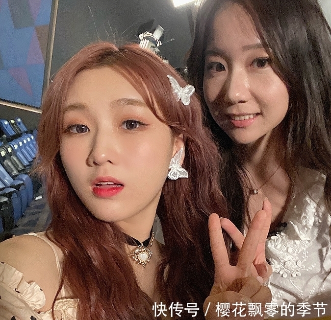  进场|陈卓璇被王一桥牵着手进场，我却关注家长的反应，称呼显得有点甜