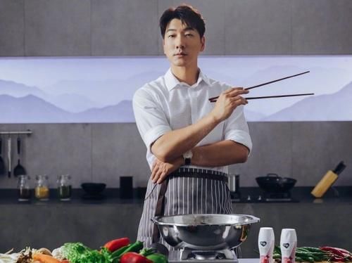  老干妈|《中餐厅》首播，赵丽颖频出金句，网友：期待“老干妈”赵老板