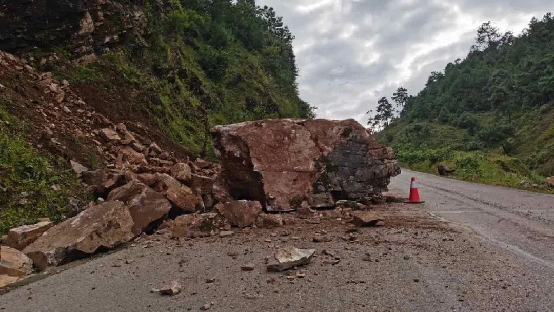 千里|蹲着吃泡面也要整整齐齐的，这是我们的“千里缉枪记”