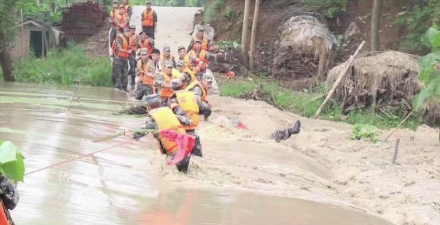 战友|排长冒小驰脱离危险 战友祝福25岁生日