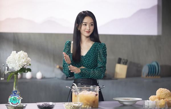  扒拉|赵丽颖筷子反复扒拉饭菜不礼貌？张亮还原真相：食材太小不好夹