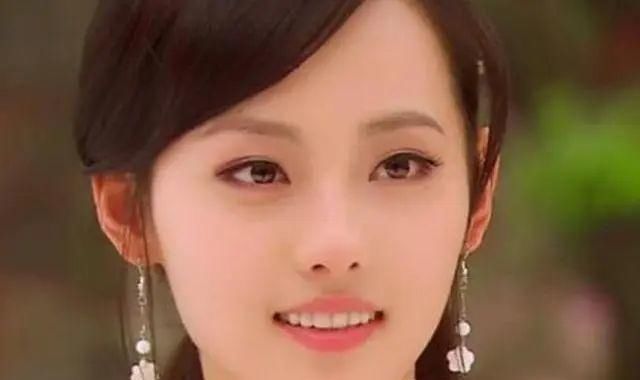  偷生|王思聪骂她“地摊婊”，一怒弃4500万打胎费，偷生孩子成赢家