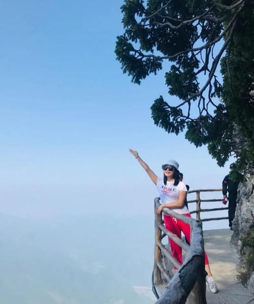  云海奇观|坐着电梯也能上的汉中龙头山究竟有啥美景？