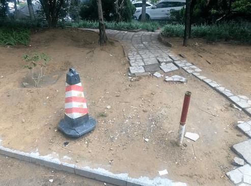 垃圾|熊儿河暗渠段缺乏管理，杂草丛生、垃圾堆积