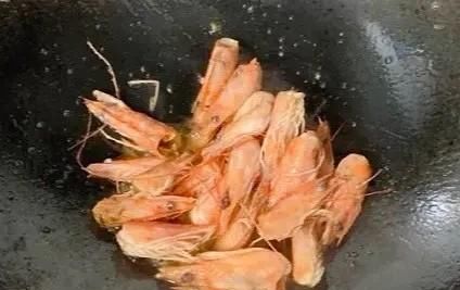 精美|虾滑粉丝汤(教你一道鲜爽可口、香味四溢的精美靓汤)。
