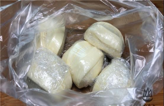 包裹|保存馒头时,直接放冰箱就错了,学会一招,放1个月不干瘪不发霉