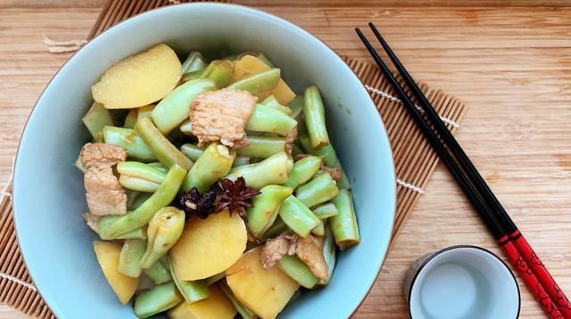  味十足|芸豆东北最家常的做法，炖出来香喷喷的，酱味十足好下饭