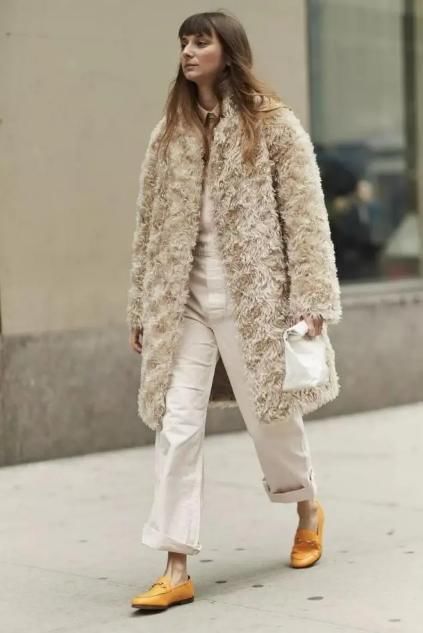  鞋子|讲真！四五十岁的女人，建议日常多穿这4款鞋子，减龄时髦又高级