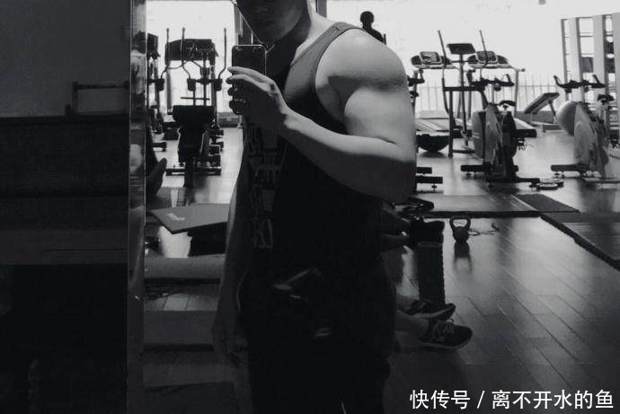  肌肉|爱健身的95后，雕刻出满身肌肉化身模特出镜，气质不输陈坤