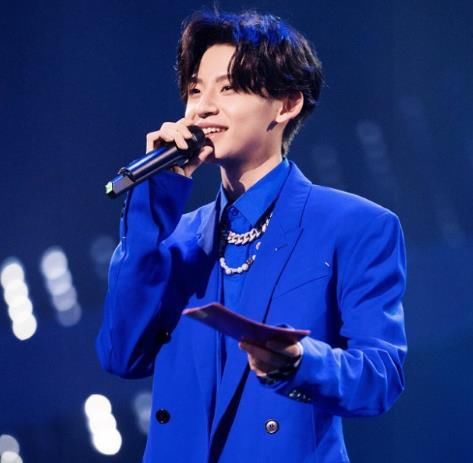  歌王|《跨界歌王》：郑恺得到丁老师认可，李小萌激动流泪，钟楚曦登顶