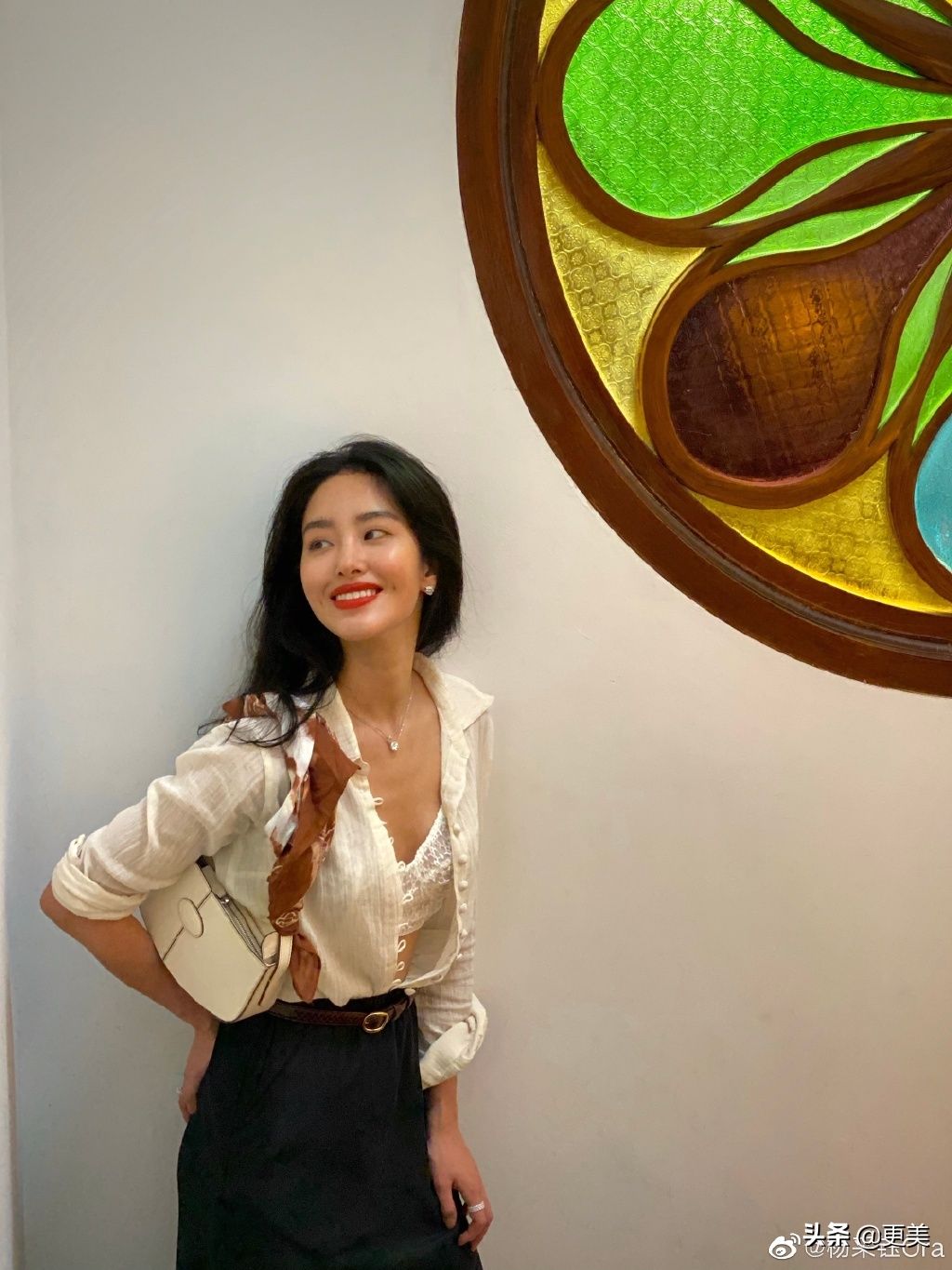  景甜|景甜笑看资源咖断层降级，这脸也吸金？