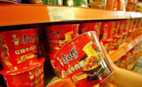 放入|康师傅被曝造假将牛肉粒放入热水中,网友直呼被骗了