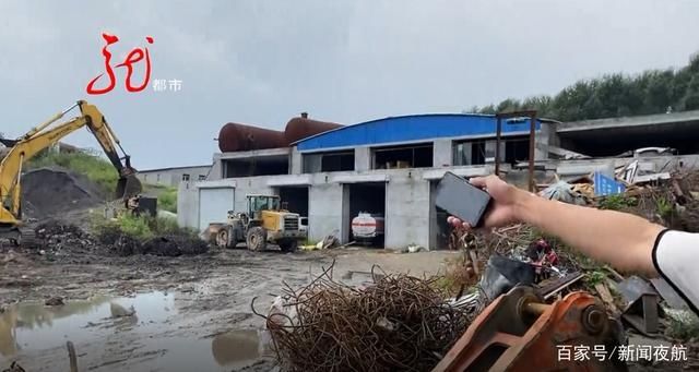  气味|居民楼下冒黑烟，气味刺鼻！附近居民：总有东西起火！怎么回事？