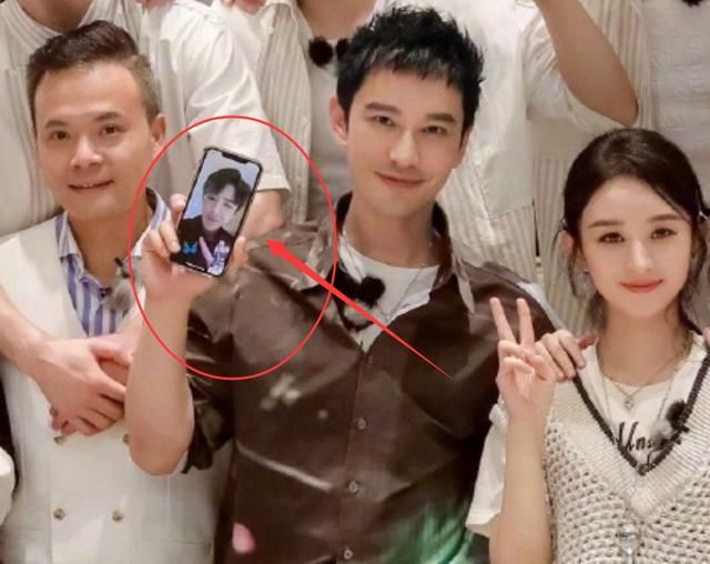  聚餐|《中餐厅》杀青聚餐大合照，刘宇宁却没到场，黄晓明的做法很圈粉