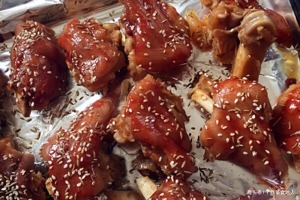 开心|儿子儿媳带客上门，婆婆传授一道孜然烤猪蹄年轻人们聚的非常开心