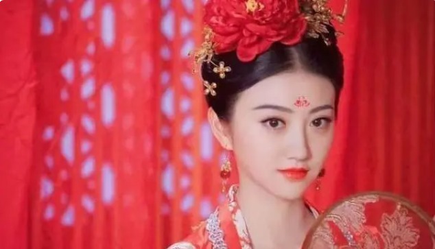 皇后|历史上最厉害的陪嫁丫鬟,小姐成了嫔妃,她却当上了皇后