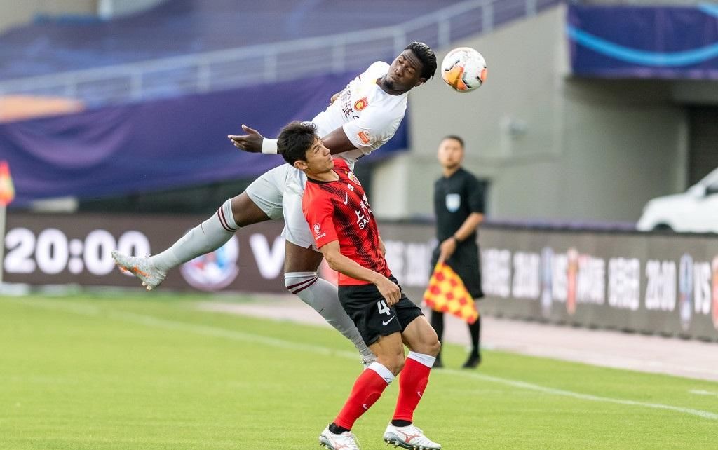  庆祝|4-0，夺冠热门迎两连胜！悍将双响激情庆祝，上港大胜登顶榜首！