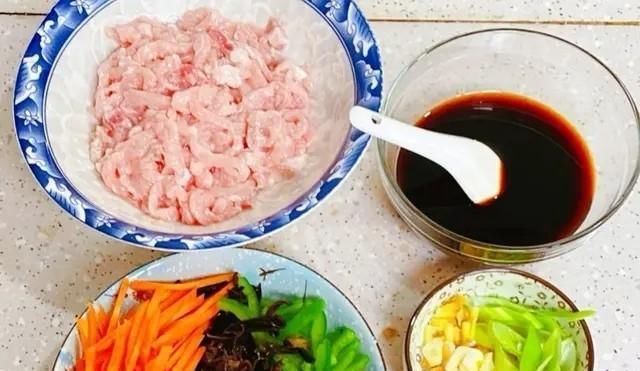  翻炒|家常鱼香肉丝（教你一道鲜香美味、好吃下饭的美味小炒）。