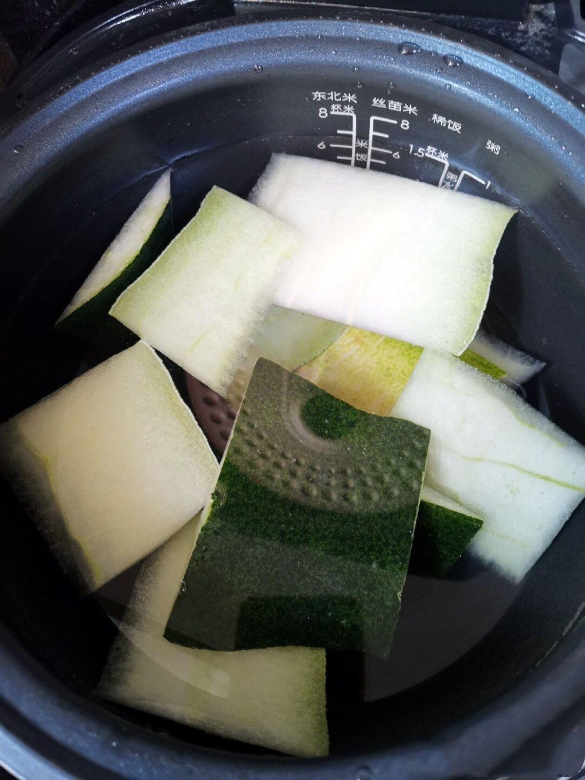 真的|中餐厅:张亮用冬瓜煮汤不去皮?能喝吗?网友:他真的会做菜?