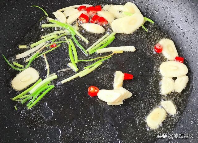  每周|1把豇豆2个西红柿，我家每周至少吃3次，做成凉面比炸酱面还美味