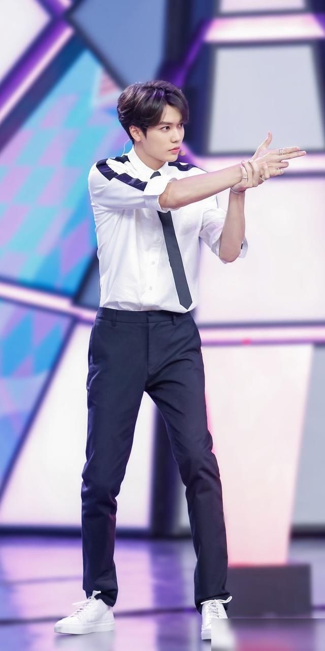  选秀|明年四大平台选秀出男团，400人勇闯娱乐圈，揠苗助长制造顶流