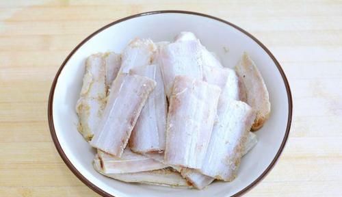  不粘锅|带鱼怎么除腥味？原来这么简单，不腥不破皮还不粘锅