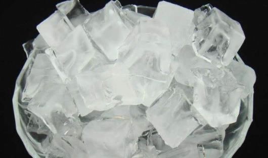  麦当劳|同样是冻冰块，为何自己冻的是白色，麦当劳是透明的？看完长知识