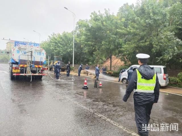  完毕|青岛山东头路附近出现山体滑坡 目前积石已基本清理完毕