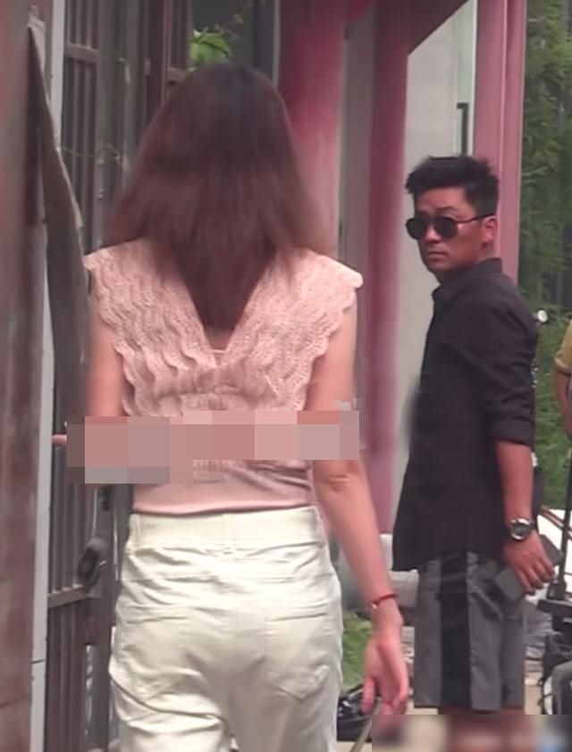  脸上|王宝强现身娘家少林寺，脸上带沧桑身形消瘦些，与冯清感情平稳