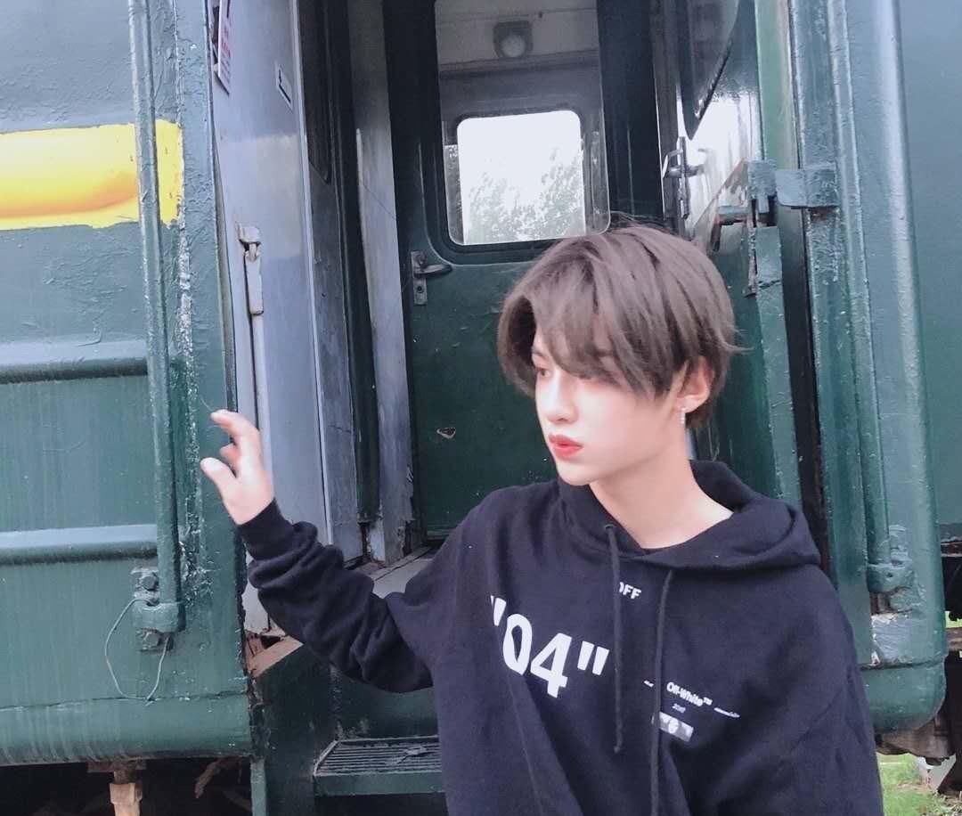  太子|对打王一博？黄明昊加入《快本大本营》，乐华“太子”之争