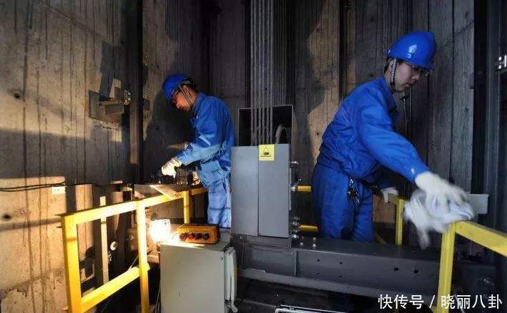  救命|电梯突然下坠，落下的瞬间跳起来真能救命吗？早知道早受益！