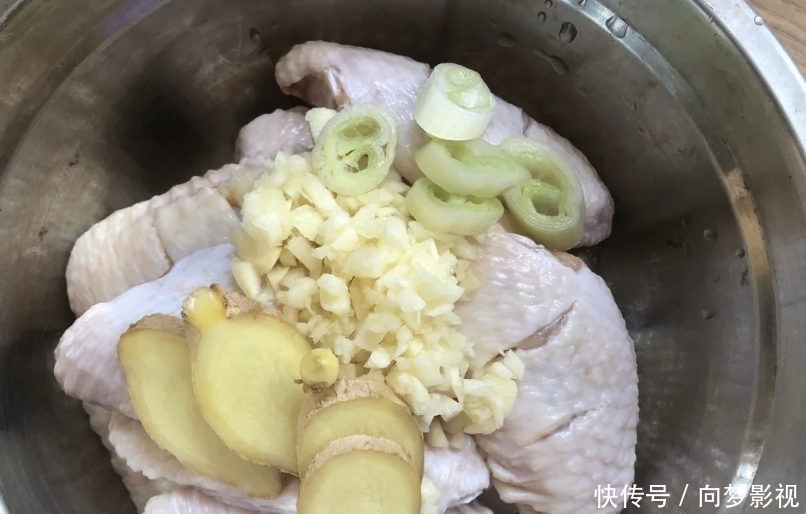 接下来|烤翅新做法!制作一款柠檬烤鸡翅,外酥里嫩真入味!