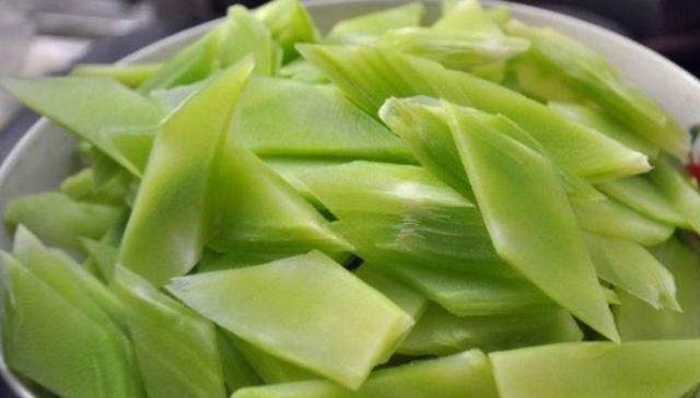 猪肉|炒猪肉时,直接下锅炒是大错特错多加一步,猪肉更香嫩还不粘锅