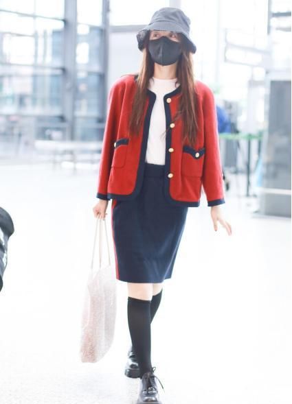  运动风|吴昕真有少女感，香芋紫外套穿的“松垮垮”，嫩度不输小姑娘