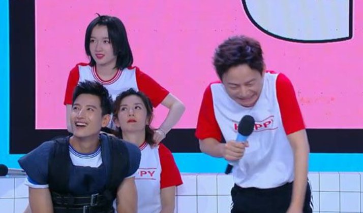  中餐厅|《中餐厅》强捧李浩菲太明显，口才好情商高，镜头比赵丽颖多得多