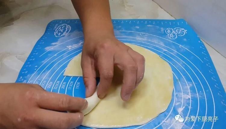  学会|烙饼这么做太香了，开水一烫，张张柔软又劲道，学会天天不起早