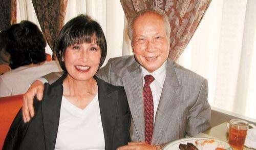  赌博|为了赌博把一千亿地皮卖了，何鸿燊为了安抚他，送了他一张年卡