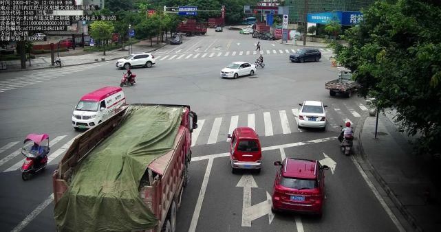 栖霞路北|都“跑”不脱！车辆违法，行人闯红灯……今天全曝光——