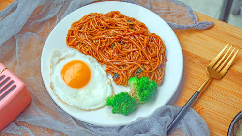 干燥|秋天干燥,适合多吃面条,热腾腾的5道面条的做法,好吃又暖胃