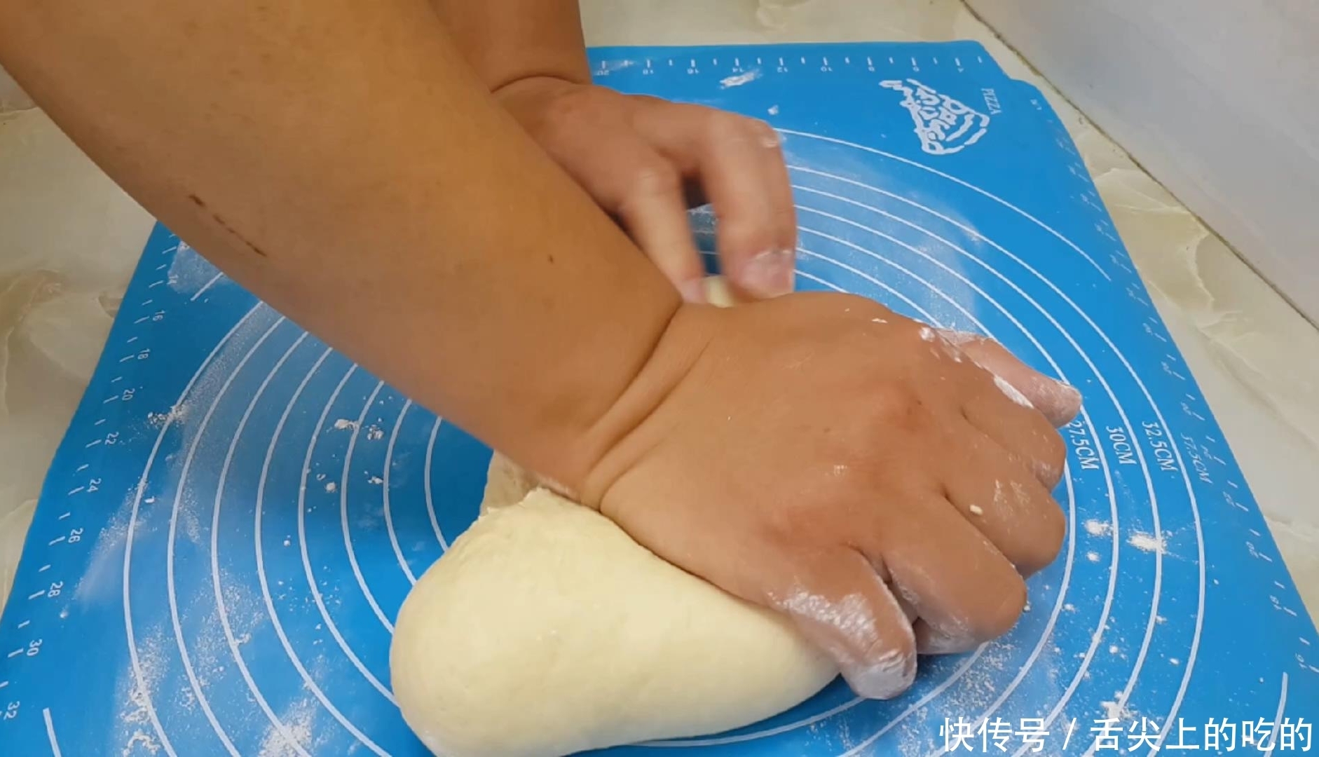 念念不忘|烧饼别买着吃了,加几勺酱料,外皮焦脆又多层,吃过就念念不忘