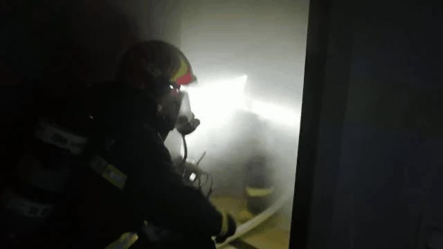  实拍|实拍！多起电瓶车室内充电引发火灾事故！太吓人了！