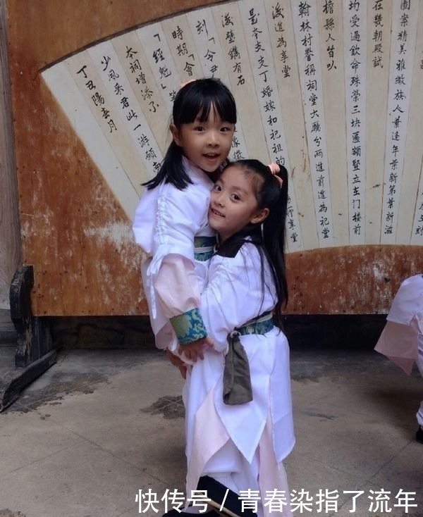 小苹果|还记得《一年级·小学季》的小苹果安淇尔吗?她现在长这样了