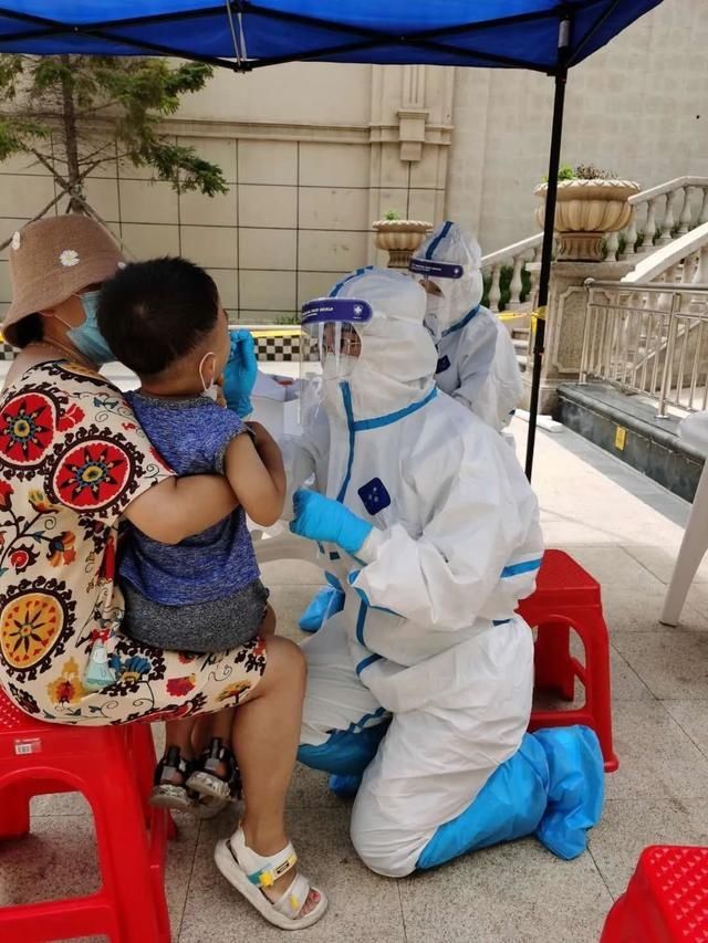  核酸检测实|大连：核酸检测，24小时“火力全开”！