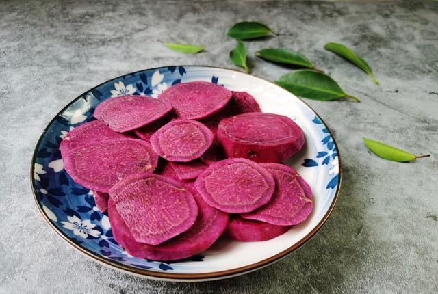 水果|1个紫薯半盒奶,搭配水果做成粥,简单又方便,营养又健康