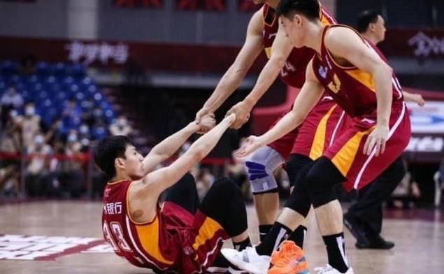 后卫线上|45+35+48,中国男篮后卫季后赛扎堆爆发,杜峰会选谁?