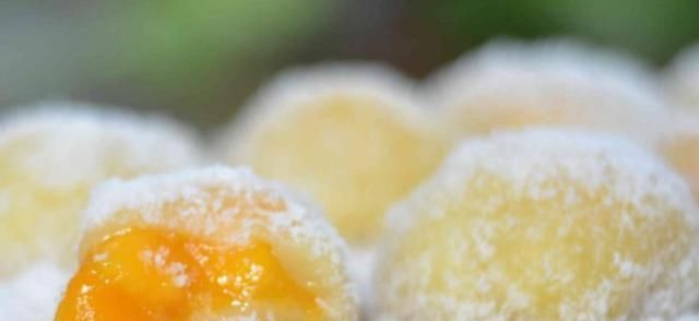  香甜|糯米做的糕点太好吃了, 里面裹着芒果, 软糯香甜, 忍不住吃了5个